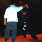 Tang résistant à la poussée de plusieurs pratiquants