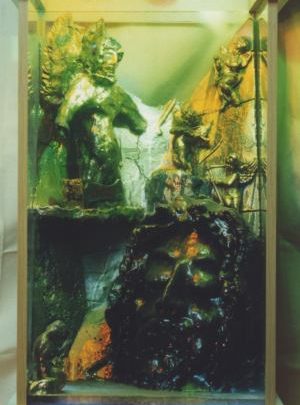 Sculpture du visage du Christ parmi les anges